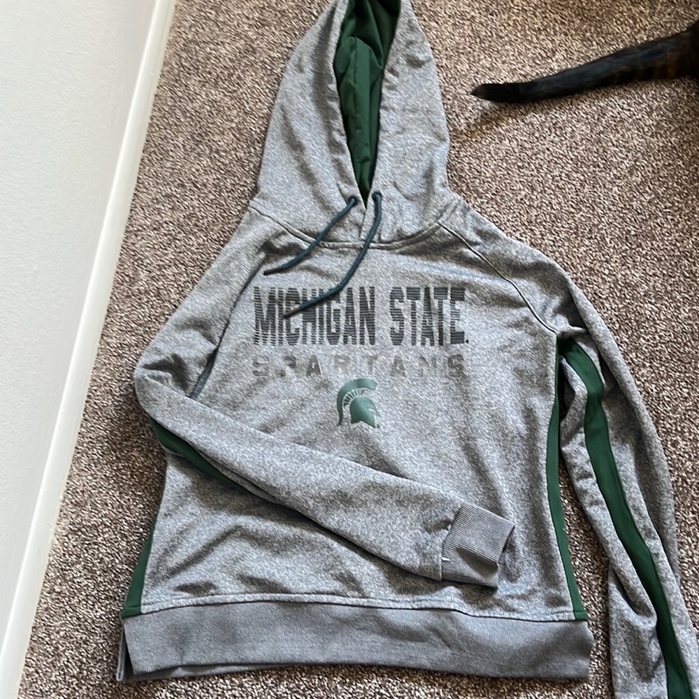 Women’s MSU hoodie, colosseum brand
